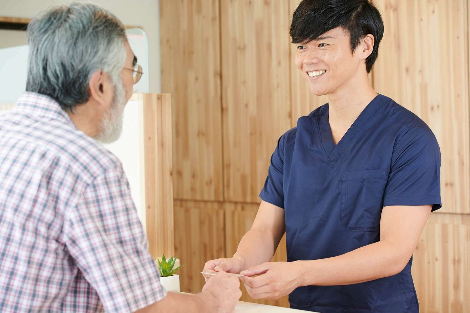 北海道帯広市の冨永整骨院は各種健康保険を適用した施術を承っています